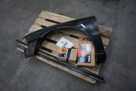 Roofers + bracket brand: thule + Audi a3 front fender.
