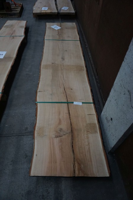 Untreated oak boards dried for 2 years L 324 cm and B approx. 70 cm and 60 mm thick