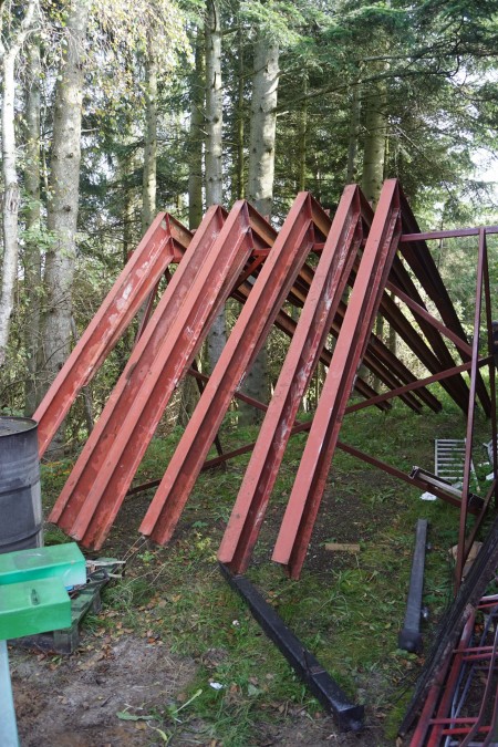 6 pieces. steel trusses. 7.6 m * 3 m.