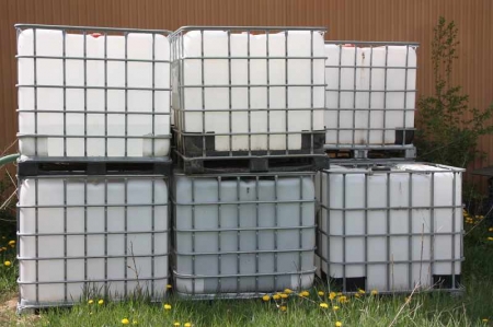 (11) 1000 liter containers