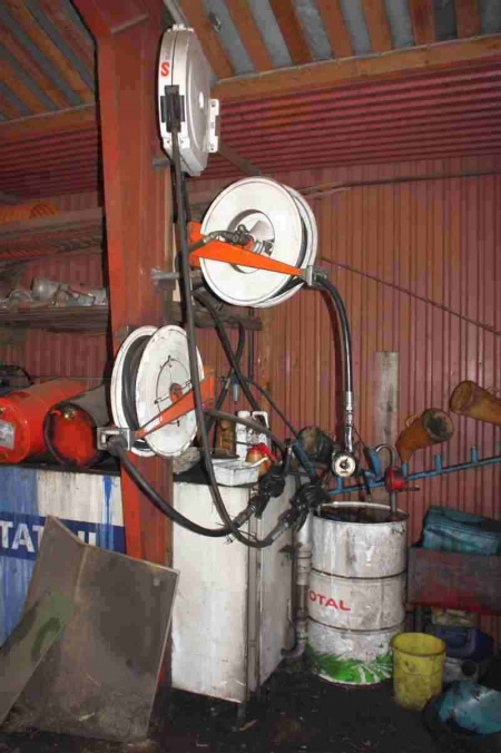 3 oil filler with hose reeling + 2 tanks (engine oil, hydraulic oil). Possibly other ownership