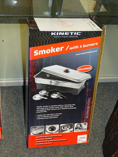 Kinetic smoker with 3 burners