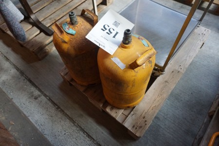 2 gas cylinders.