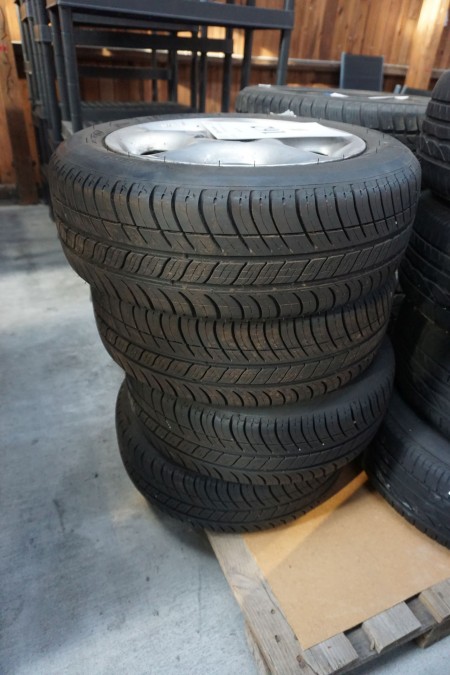 4 Stück Reifen auf Leichtmetallfelgen, Größe 175 / 60x14.
