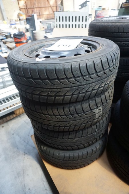 4 pcs tires on steel rims, size 195 / 60x15.