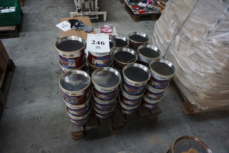 Lot of paint, about 37 buckets, Swedish red.