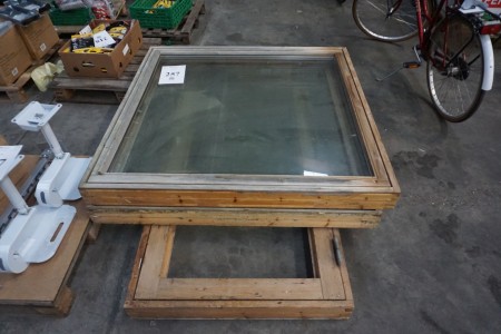 2 wooden windows, b: 130cm, h: 135cm + door, b: 89cm, h: 214cm.