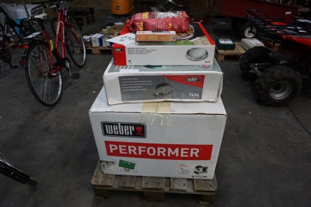 Weber charcoal grill, with rotisserie + wok + thermometer, new and unused.