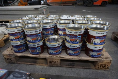 Lot of paint, 45 buckets, color: Swedish red.