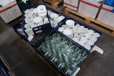 Lot of cups / saucers + various glasses.