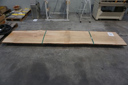 Untreated oak boards dried for 2 years L 324.5 cm and B approx. 65 cm and 60 mm thick.