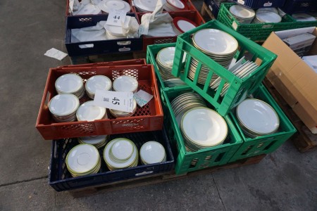 Lot of Royal Copenhagen plates + cups / saucers.