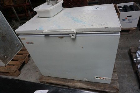 Freezer, Brand: Elcold, b: 105cm, d: 74cm, h: 88cm.