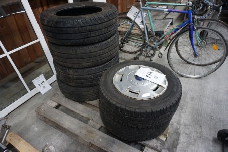 6 Stück Reifen, 2 Stück mit Felgen, Größe 195 / 70X15, 4 Stück ohne Felgen, Größe 215 / 65X16. für Lieferwagen.