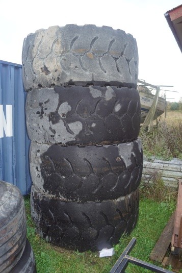 4 pcs tires for the Volvo L150.