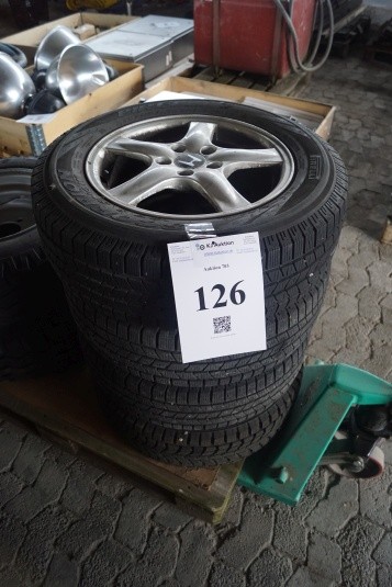4 alloy wheels with tires Pirelli 215 / 65R16
