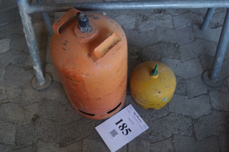 4 gas cylinders
