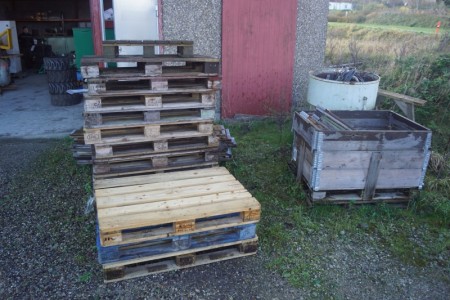 Various pallets and pallet frames.