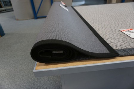 Teppichboden mit gebogener Zone, flach in Wolle gewebt. 170 * 240 cm.