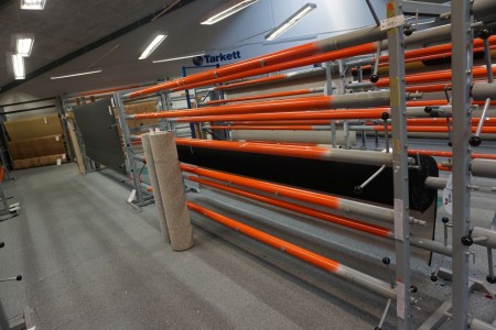 Carpet rack with 9 bars in iron. For 4 m carpets. Measure on tripod. 460 * 185 * 112 cm.