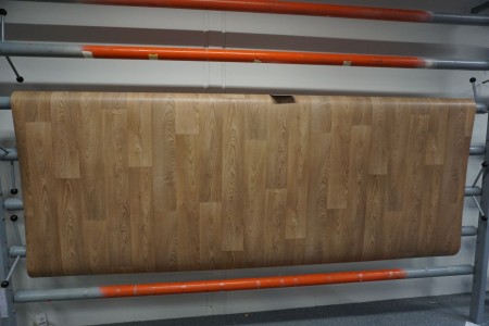 Vinyl flooring 550 * 300 cm.