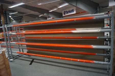 Carpet rack with 9 bars in iron. For 4 m carpets. Measure on tripod. 460 * 185 * 112 cm.
