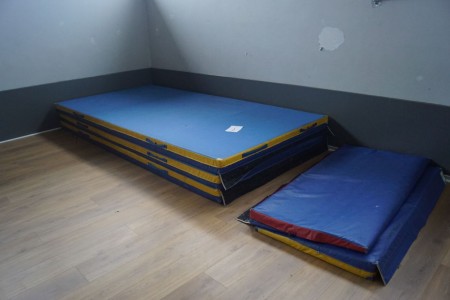 3 pieces. jump mats. 400 * 200 cm.