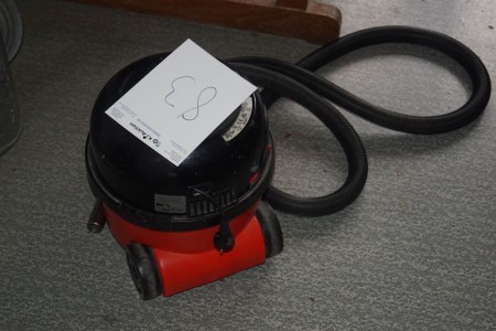 Vacuum cleaner brand: henry.