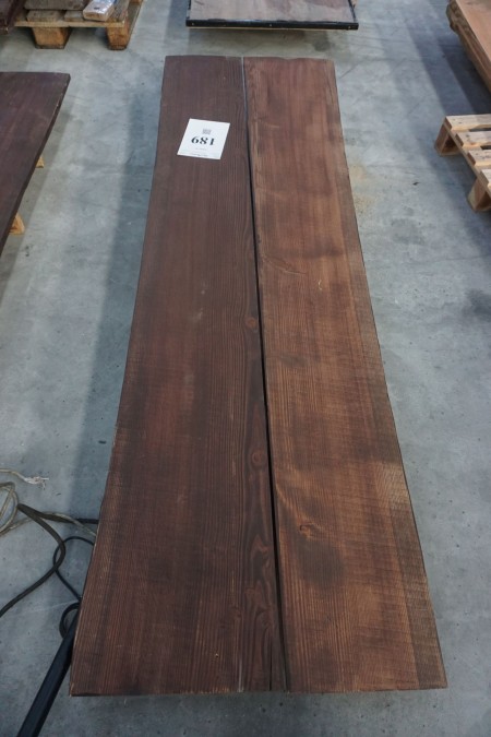 Træbord af 2 planker, l:220cm, b:65cm.