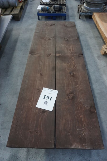 Træbord af 2 planker, l:199cm, b:69cm.