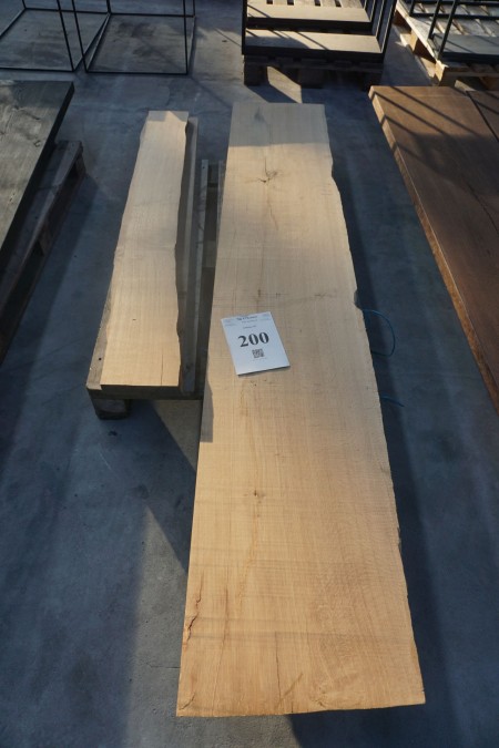 3 Holzbohlen, 1 Stück, L: 238 cm, B: 45 cm, 2 Stück, L: 150 cm, B: 20 cm.