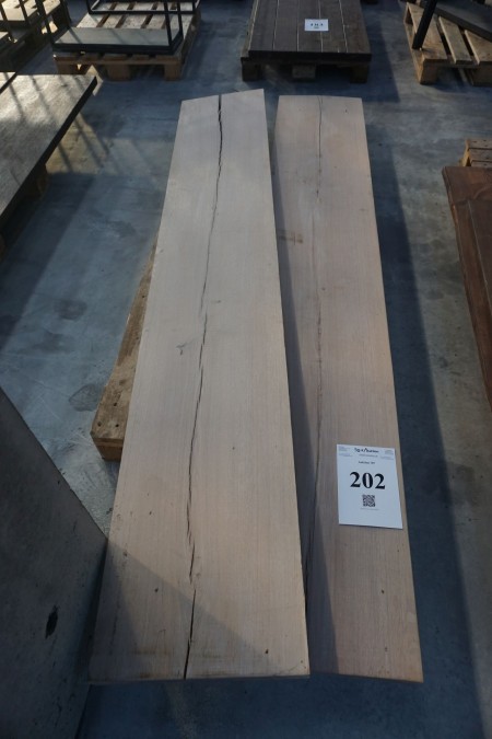 2 stk træplanker, l:260cm, b:43cm.