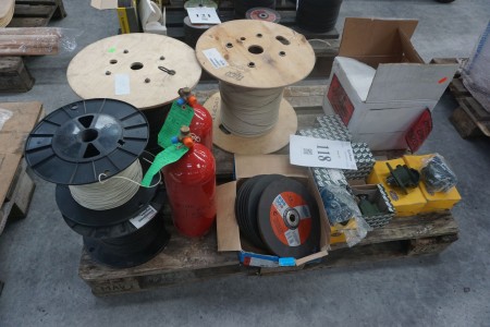 Lot of wires plus scrubbers + cutting discs etc.