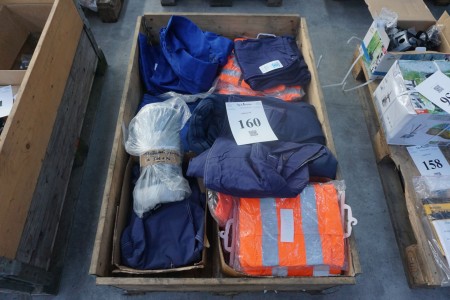 Lot with various work clothes in different sizes