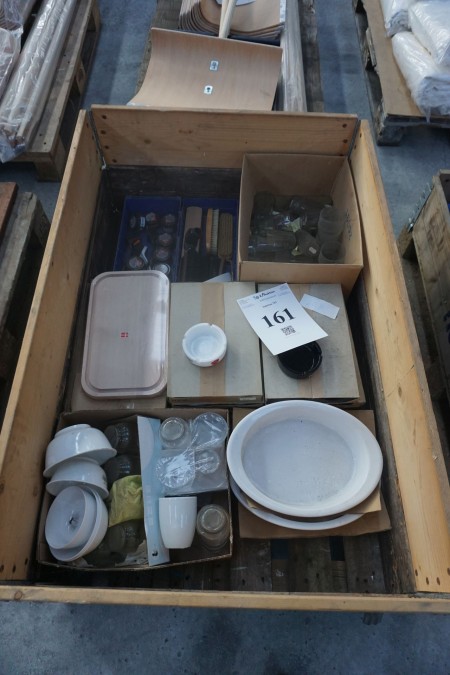 Lot with div service and ashtray