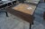 1 Stück Holztisch mit Eisenständer, L: 104 cm, B: 80 cm, H: 48 cm + Holzbank, L: 140 cm, H: 48 cm, T: 30 cm.