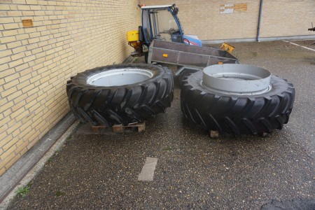 1 set of twin wheels 38 "Brand Michelin, Size: 540/65 R 38