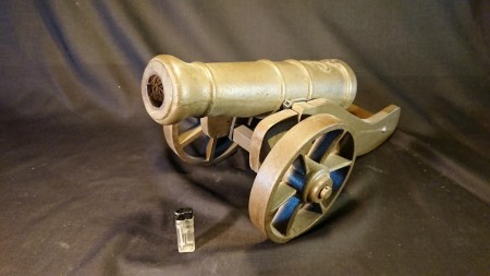 Salute cannon, completely cast iron