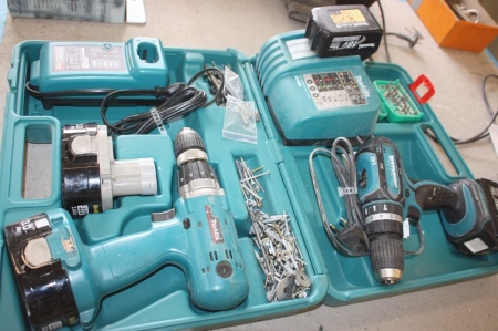 2 MAKITA cordless screwdrivers 3.0 AH 18 Wolt with 2 batteries + charger.