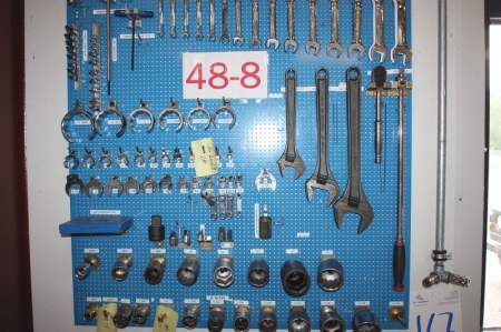 4 stk. værktøjstavler med indhold af div. håndværktøj