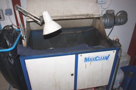MaxiClean tool cleaner with exhaust + Kimberly Clark waste cart