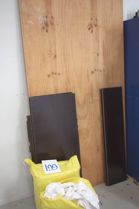 2 wood panels,  approx. 123 cm x 245 cm + 2 bags of rags.