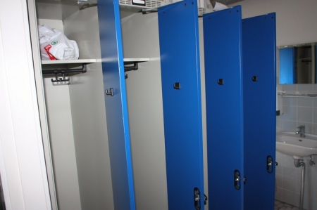 8-room locker without content