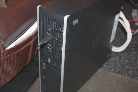 HP Compaq PC + Samsung SyncMaster 225BW monitor + keyboard + mouse.