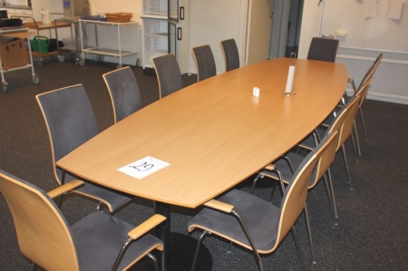 Mødebord med 12 stole 