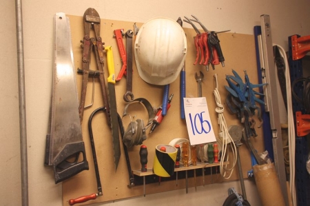 Tool panel with hand tools + 2 boxes of fluorescent lamps + air hose + power cable, etc. along the wall.