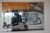 Alt i rum: El-hæve-/sænkeskrivebord + skuffesektion + kontorstol + reol + jalousiskab + stol + plante + billede på væg