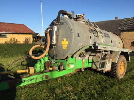 Joskin 6000 liters of sludge cleaner. Newer Vacuum Pump. Suspended feature. Shaft brakes Tip of mud tank. Hydraulically open and close of bottom valve. Various hoses included