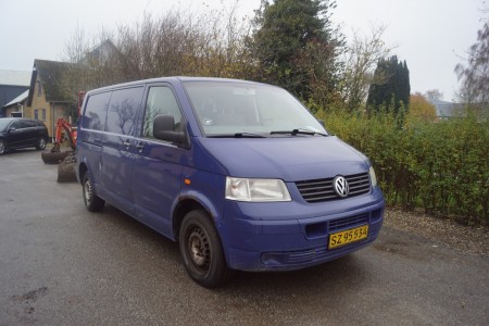 WV Transporter year 2004 2.5 TDI 5 cylinder, only runs on 4 cylinders last 12-11-18 SZ95534 reg no 37700 hours.