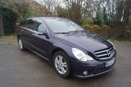 Mercedes R350 vintage 2009 AU66729 3.0 CDI automatic 4 m long 7 prs 5 door engine only driven 150,000 Dark blue metal 18 "alloy wheels, 4WD. Particle filter removed and parking sensor defective. Supplied with new service.